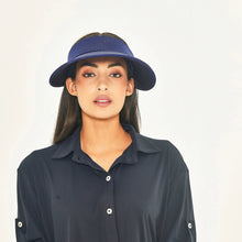 Laad de afbeelding in de Gallery-viewer, Model Front: Uv Line Visor Grecia Navy Fit Upf50+
