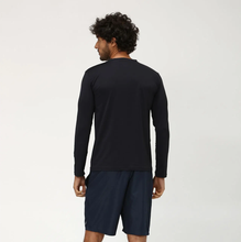 Laad de afbeelding in de Gallery-viewer, Model Back: Uv Line Rash Guard Longsleeve Uvpro Preto
