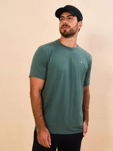 Laad de afbeelding in de Gallery-viewer, Image 03: Uv Line T-Shirt For Men T-Shirt New Fit Textura Masc Verde Jade Upf50+
