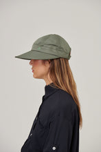 Laad de afbeelding in de Gallery-viewer, Image 02: Uv Line Caps Visor Nice Fem Militar Green Upf50+
