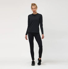 Laad de afbeelding in de Gallery-viewer, Model Front: Uv Line Rash Guard Uvpro Br Ml Preto Fem
