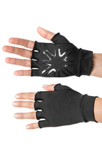 Laad de afbeelding in de Gallery-viewer, Model Front: Uv Line Glove Short Gloves Uni Black Upf50+
