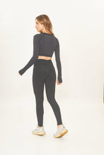 Laad de afbeelding in de Gallery-viewer, Model Back: Uv Line Fitness Bottom Legging Fit Aspen Black Upf50+
