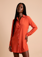 Laad de afbeelding in de Gallery-viewer, Gallery: Uv Line Shirtdress Shirtdress Copenhagen Pitanga Upf50+
