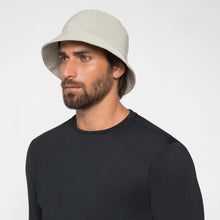 Laad de afbeelding in de Gallery-viewer, Model Front: Uv Line Bucket Hat Hat Toronto Colors Masc Sand Upf50+
