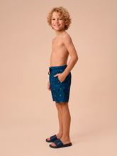 Laad de afbeelding in de Gallery-viewer, Image 03: Uv Line Boy's Swimwear Shorts Acqua Kids Pirates Fun Upf50+
