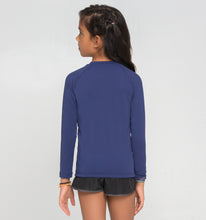Laad de afbeelding in de Gallery-viewer, Model Back: Uv Line Rash Guard Longsleeve Uvpro Kids Marinho
