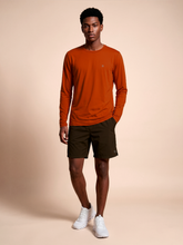 Laad de afbeelding in de Gallery-viewer, Model Front: Uv Line Rash Guard Longsleeve Uvpro Brasil Masc Pitanga Upf50+
