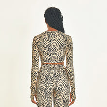 Laad de afbeelding in de Gallery-viewer, Model Back: Uv Line Beach Top Top Zebra
