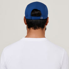 Laad de afbeelding in de Gallery-viewer, Model Back: Uv Line Caps Cap Athletic Dry 2021 Masc Nav Yblue Upf50+

