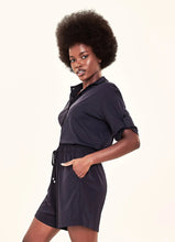 Laad de afbeelding in de Gallery-viewer, Image 03: Uv Line Fitness Bottom Shorts Fem Basic Black Upf50+
