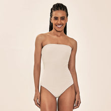 Laad de afbeelding in de Gallery-viewer, Model Front: Uv Line One-Piece Duna Bandeau Upf50+
