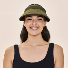 Laad de afbeelding in de Gallery-viewer, Model Front: Uv Line Visor Visor Brunei Verde Militar Upf50+

