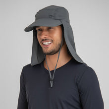 Laad de afbeelding in de Gallery-viewer, Model Front: Uv Line Flap Hat Cap Leg Atacama 2021 Masc Grey Upf50+

