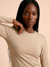 Laad de afbeelding in de Gallery-viewer, Image 06: Uv Line Rash Guard Longsleeve Fem New Fit Sand Upf50+
