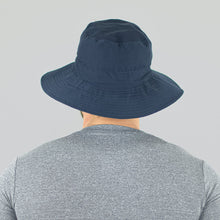 Laad de afbeelding in de Gallery-viewer, Model Back: Uv Line Bucket Hat Hat Australia Nac Masc Navy Blue Lead Upf50+
