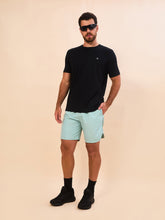 Laad de afbeelding in de Gallery-viewer, Model Front: Uv Line Short For Men / Bermuda Shorts Acqua Boxer Indigo Upf50+
