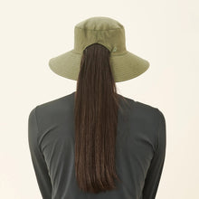 Laad de afbeelding in de Gallery-viewer, Model Back: Uv Line Bucket Hat Hat California Nac Fem Green Militar Upf50+
