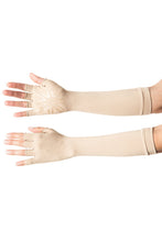 Laad de afbeelding in de Gallery-viewer, Model Front: Uv Line Glove Long Gloves Uni Chocolate Upf50+

