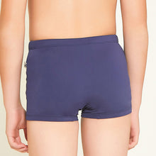 Laad de afbeelding in de Gallery-viewer, Model Back: Uv Line Boy's Swimwear Trunks Kids F Inf Navy Blue Upf50+
