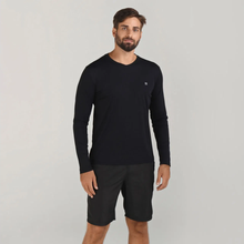 Laad de afbeelding in de Gallery-viewer, Model Front: Uv Line Fitness Top Sport Fit Ml Preto Msc
