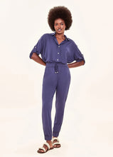 Laad de afbeelding in de Gallery-viewer, Model Front: Uv Line Beach Trousers Pants Fem Basic Navy Blue Upf50+
