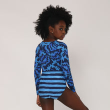 Laad de afbeelding in de Gallery-viewer, Model Back: Uv Line Girl's Two-Piece Maio Marina Teen Oceano Upf50+

