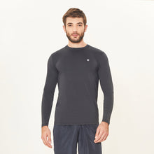 Laad de afbeelding in de Gallery-viewer, Model Front: Uv Line Rash Guard Longsleeve Uv X Pro Preto Upf50+
