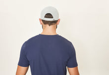 Laad de afbeelding in de Gallery-viewer, Model Back: Uv Line Caps Cap Uv Pro Masc Grey Upf50+
