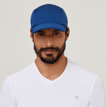 Laad de afbeelding in de Gallery-viewer, Model Front: Uv Line Caps Cap Athletic Dry 2021 Masc Nav Yblue Upf50+
