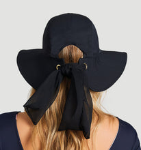 Laad de afbeelding in de Gallery-viewer, Model Back: Uv Line Floppy Hat San Remo Preto
