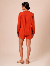 Laad de afbeelding in de Gallery-viewer, Model Back: Uv Line Shirtdress Shirt Bella Pitanga Upf50+
