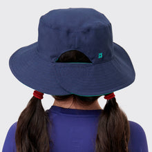 Laad de afbeelding in de Gallery-viewer, Model Back: Uv Line Floppy Hat Hat California Inf Navy Blue Lagoa Upf50+
