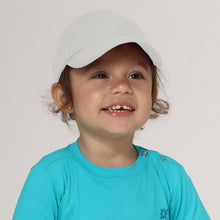 Laad de afbeelding in de Gallery-viewer, Model Front: Uv Line Caps Cap Baby Colors Inf Sand Upf50+
