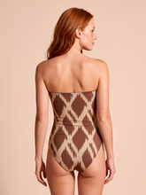 Laad de afbeelding in de Gallery-viewer, Model Back: Uv Line One-Piece Swimsuit Bandeau Diamond Upf50+
