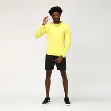 Laad de afbeelding in de Gallery-viewer, Model Front: Uv Line Rash Guard Longsleeve Uvpro Masc Yellow Upf50+
