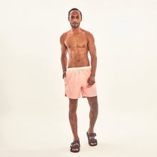 Laad de afbeelding in de Gallery-viewer, Model Front: Uv Line Short For Men / Bermuda Shorts Boxer Rose Upf50+
