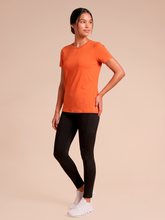 Laad de afbeelding in de Gallery-viewer, Image 03: Uv Line Beach Top T-Shirt Uvpro Fem Pitanga Upf50+
