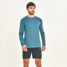 Laad de afbeelding in de Gallery-viewer, Model Front: Uv Line Rash Guard Longsleeve Sport Fit Aco
