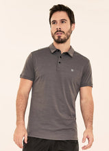 Laad de afbeelding in de Gallery-viewer, Model Front: Uv Line T-Shirt For Men T-Shirt Masc Polo Lead Upf50+
