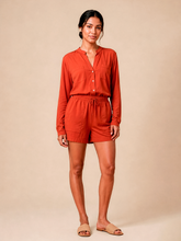 Laad de afbeelding in de Gallery-viewer, Model Front: Uv Line Shirtdress Shirt Bella Pitanga Upf50+

