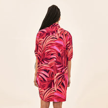 Laad de afbeelding in de Gallery-viewer, Model Back: Uv Line Shirtdress Shirtdress Copacabana Upf50+
