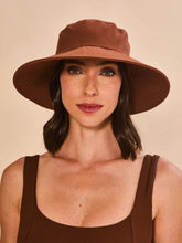 Laad de afbeelding in de Gallery-viewer, Gallery: Uv Line Floppy Hat Lyon Conhaque Upf50+

