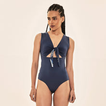 Laad de afbeelding in de Gallery-viewer, Image 04: Uv Line One-Piece Mirela Coqueiros Marinho Upf50+
