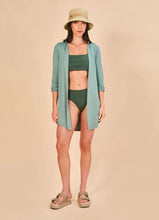 Laad de afbeelding in de Gallery-viewer, Image 02: Uv Line Shirtdress Shirtdress Copenhagen Water Green Upf50+
