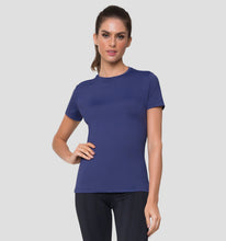 Laad de afbeelding in de Gallery-viewer, Model Back: Uv Line Fitness Top T-Shirt Uvpro Fem Navy Blue Upf50+
