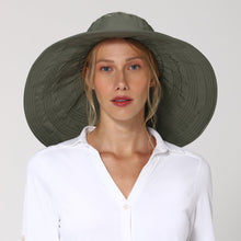 Laad de afbeelding in de Gallery-viewer, Model Front: Uv Line Floppy Hat Hat Beverly Hills I18 Fem Green Militar Upf50+
