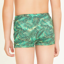 Laad de afbeelding in de Gallery-viewer, Model Back: Uv Line Boy's Swimwear Swim Trunks Kids Leaves Upf50+
