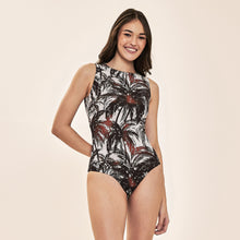 Laad de afbeelding in de Gallery-viewer, Image 04: Uv Line One-Piece Mirela Coqueiros Bege Upf50+
