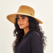 Laad de afbeelding in de Gallery-viewer, Image 02: Uv Line Floppy Hat Hat Santorini Imp Fem Wheat Upf50+
